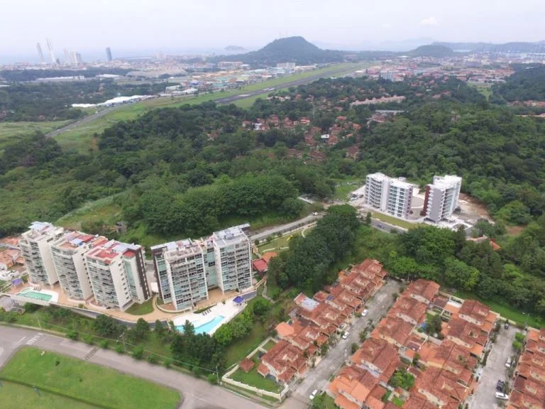 VENTA DE PROPIEDAD PARA DESARROLLO RESIDENCIAL EN ANCÓN